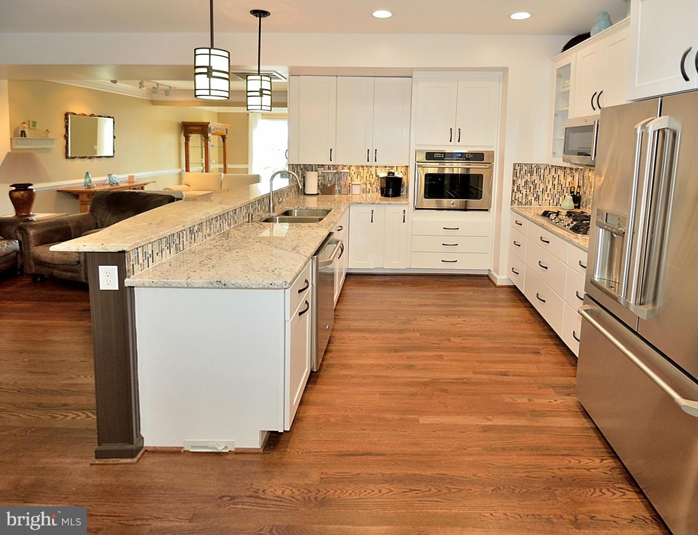 386 Myrtle Place Occoquan, VA 22125 - Photo 5 of 30 Opens to Family Room!