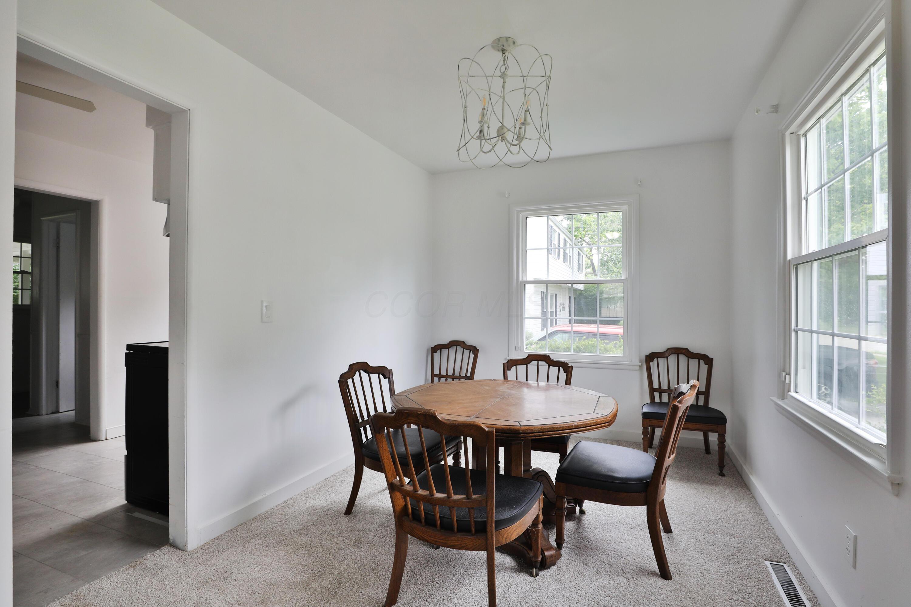 435 North Murray Hill Road Columbus, OH 43228 - Photo 7 of 33