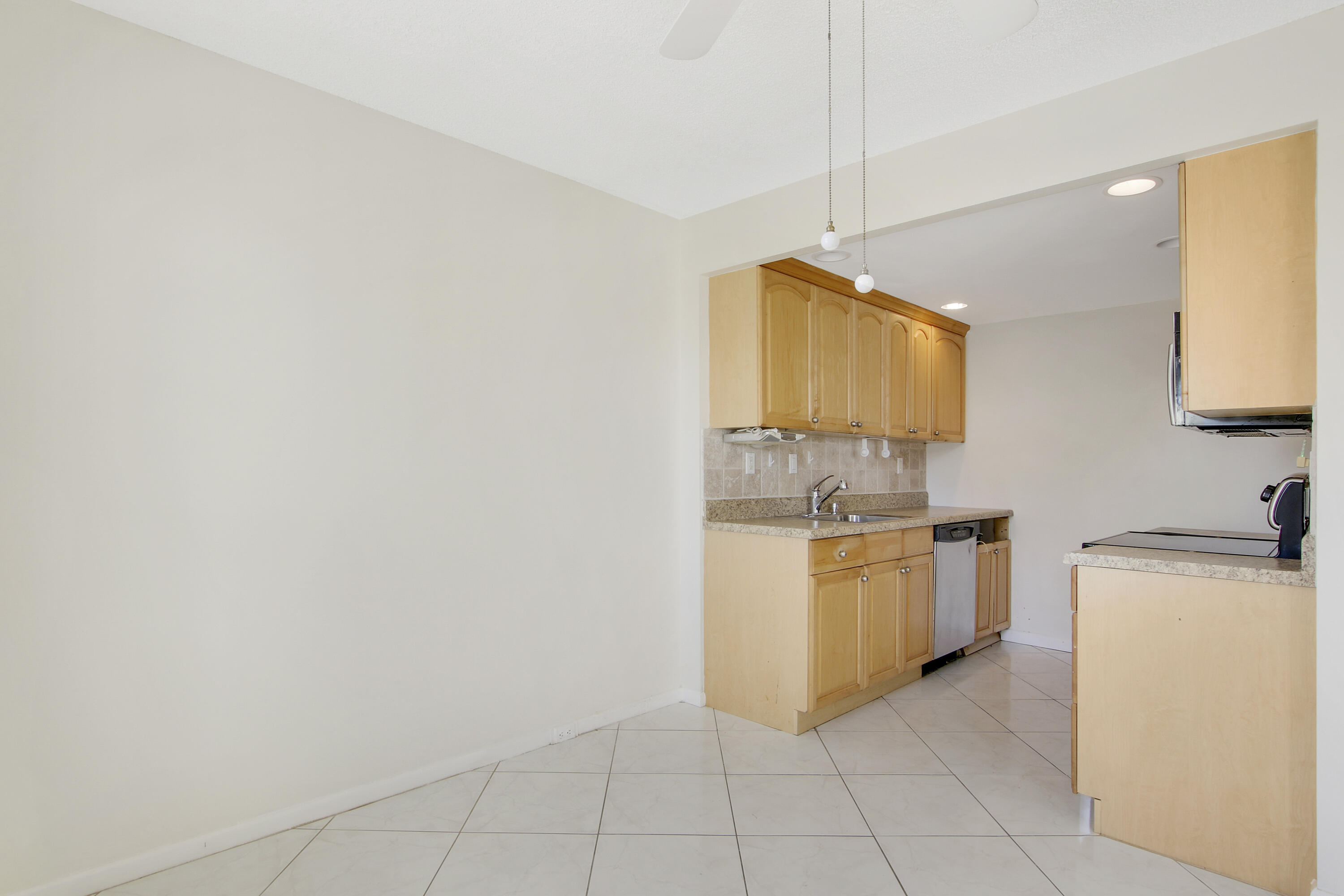 3047 Exeter C, Unit C Boca Raton, FL 33434 - Photo 6 of 22 Kitchen