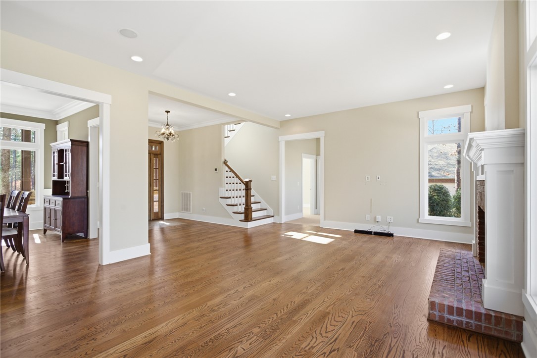 401 Promontory Ridge Seneca, SC 29672 - Photo 11 of 45 Living Room