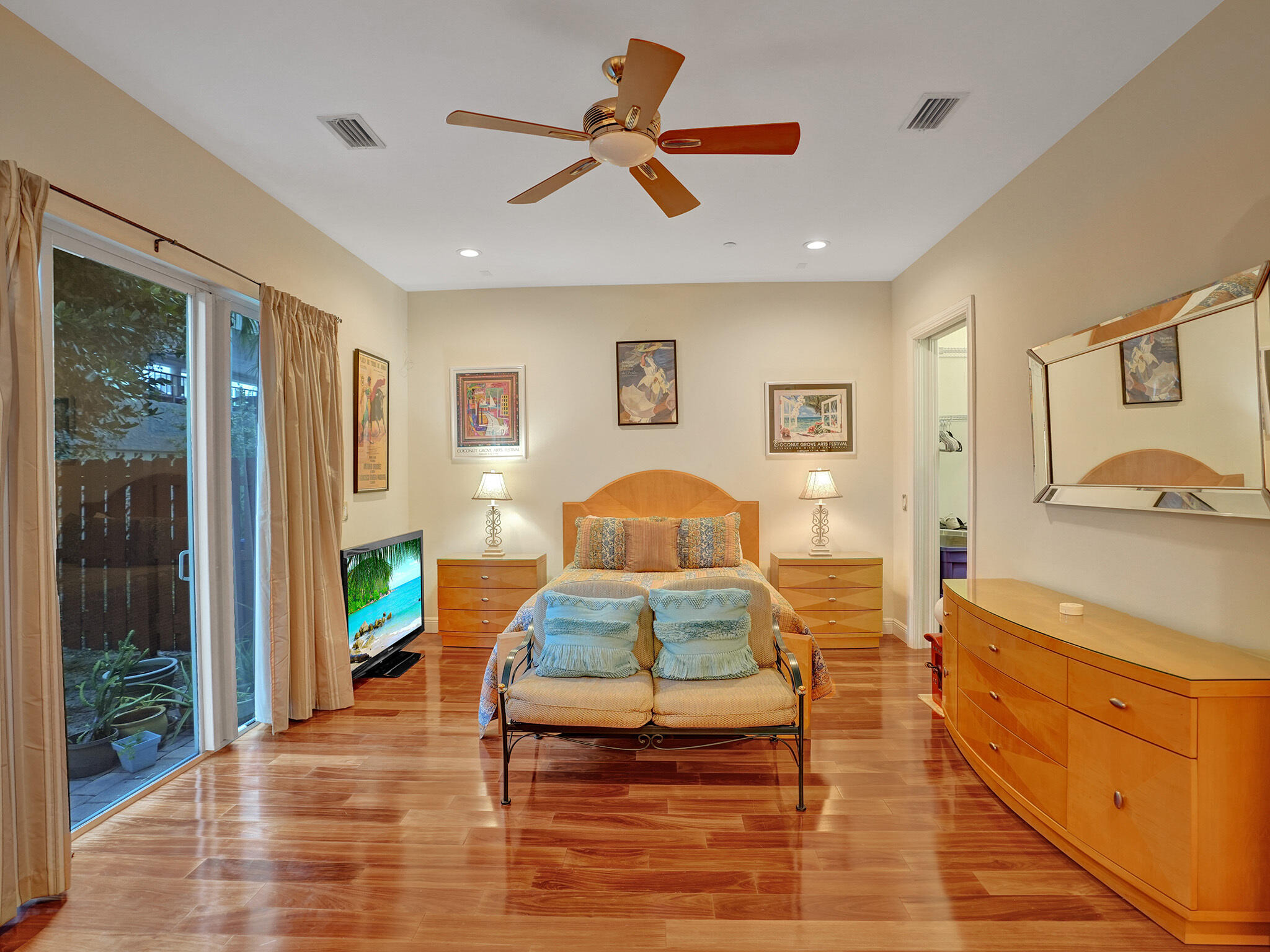 422 Sunset Drive Pompano Beach, FL 33062 - Photo 11 of 57 11