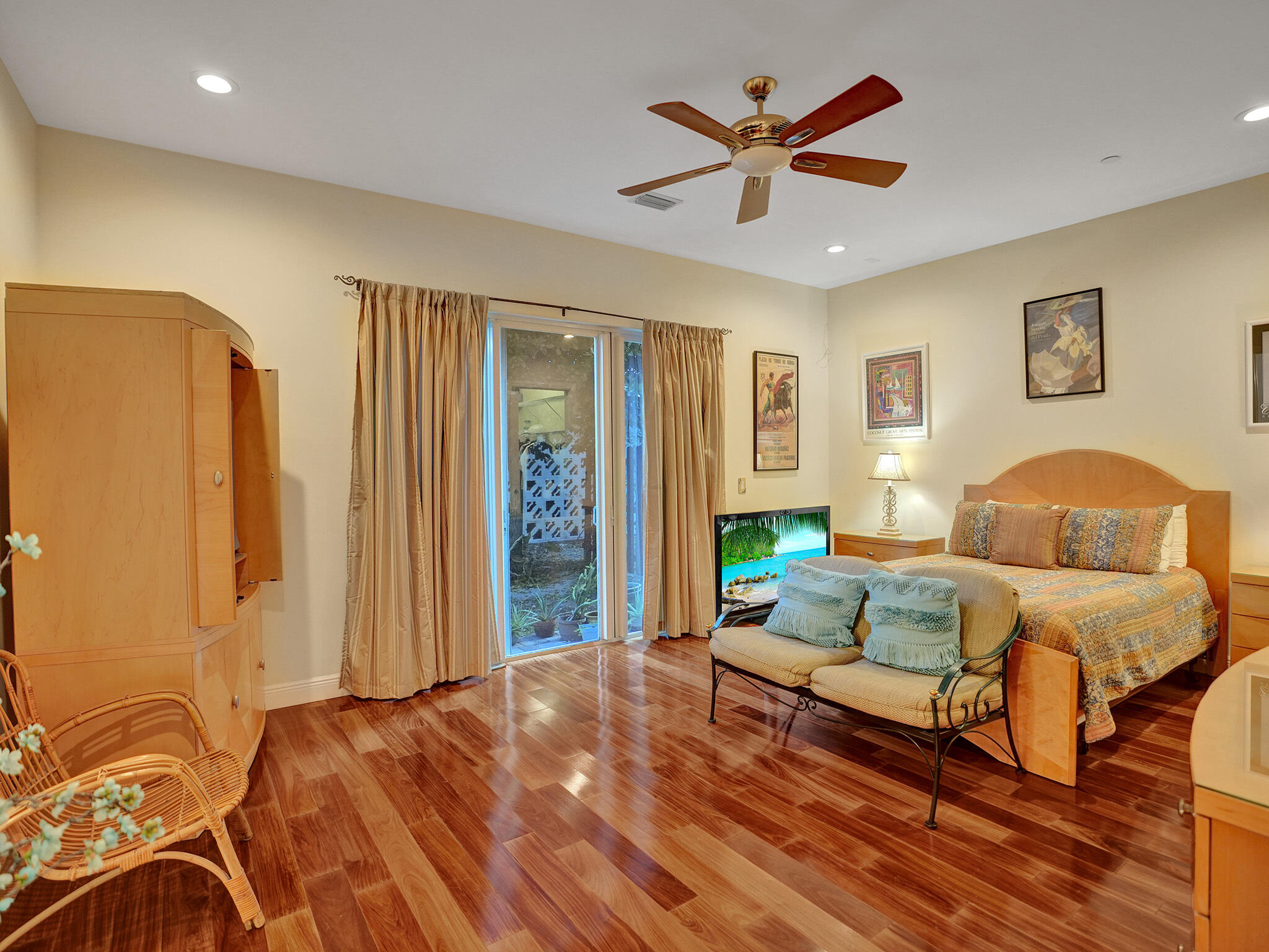 422 Sunset Drive Pompano Beach, FL 33062 - Photo 5 of 57 5