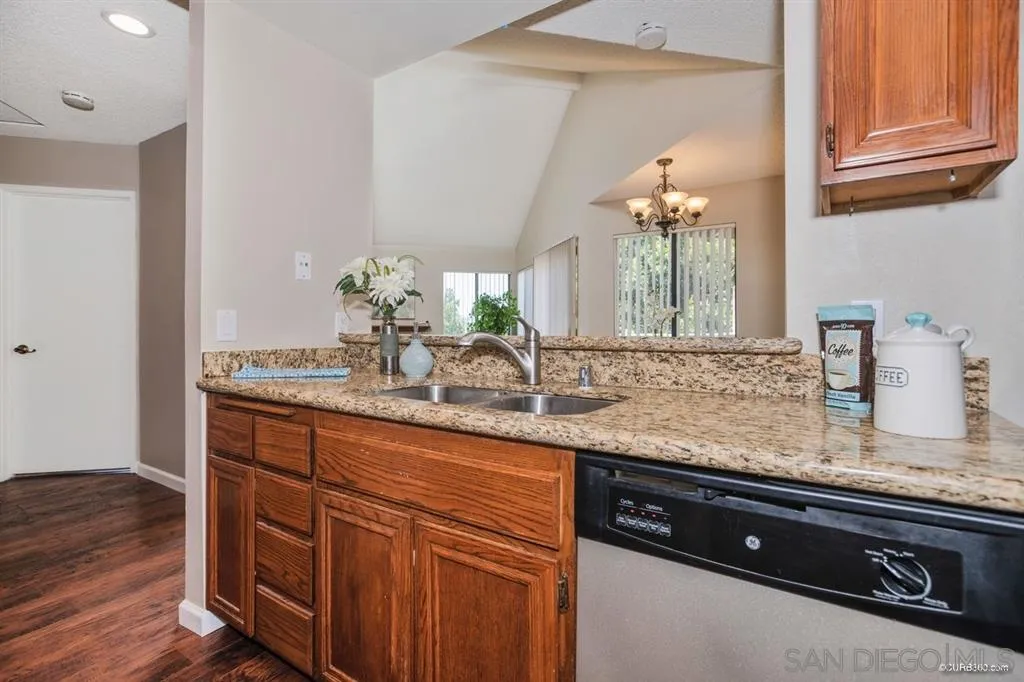 2974 Elm Tree Court Spring Valley, CA 91978 - Photo 9 of 22 Gallery Image 9