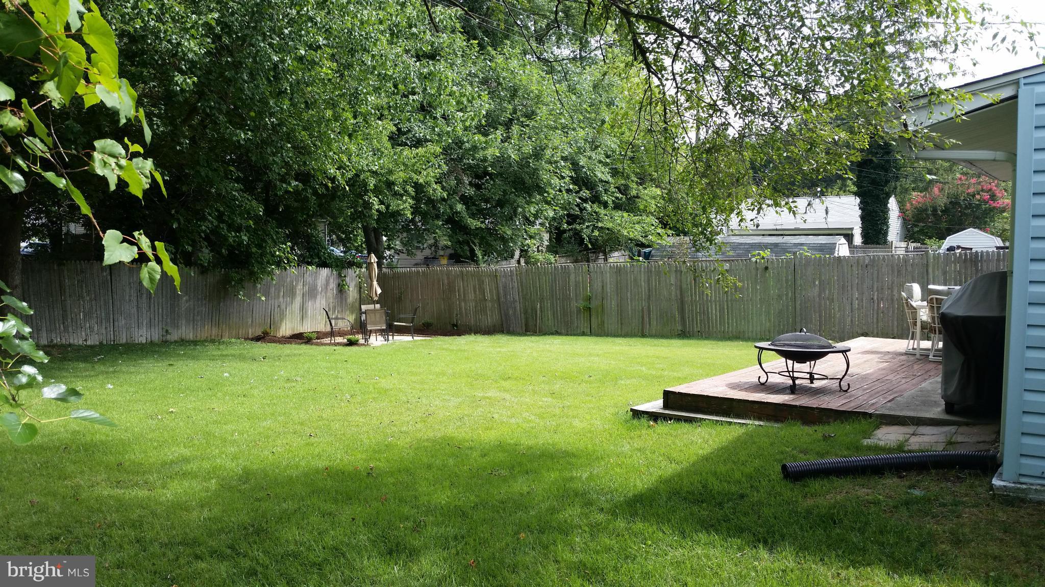2009 Bay Ridge Avenue Annapolis, MD 21403 - Photo 9 of 24 Look at ALL that yard space....