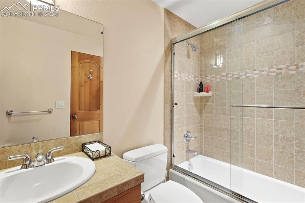 21 Crystal Park Road Manitou Springs, CO 80829 - Photo 15 of 27 Full bathroom