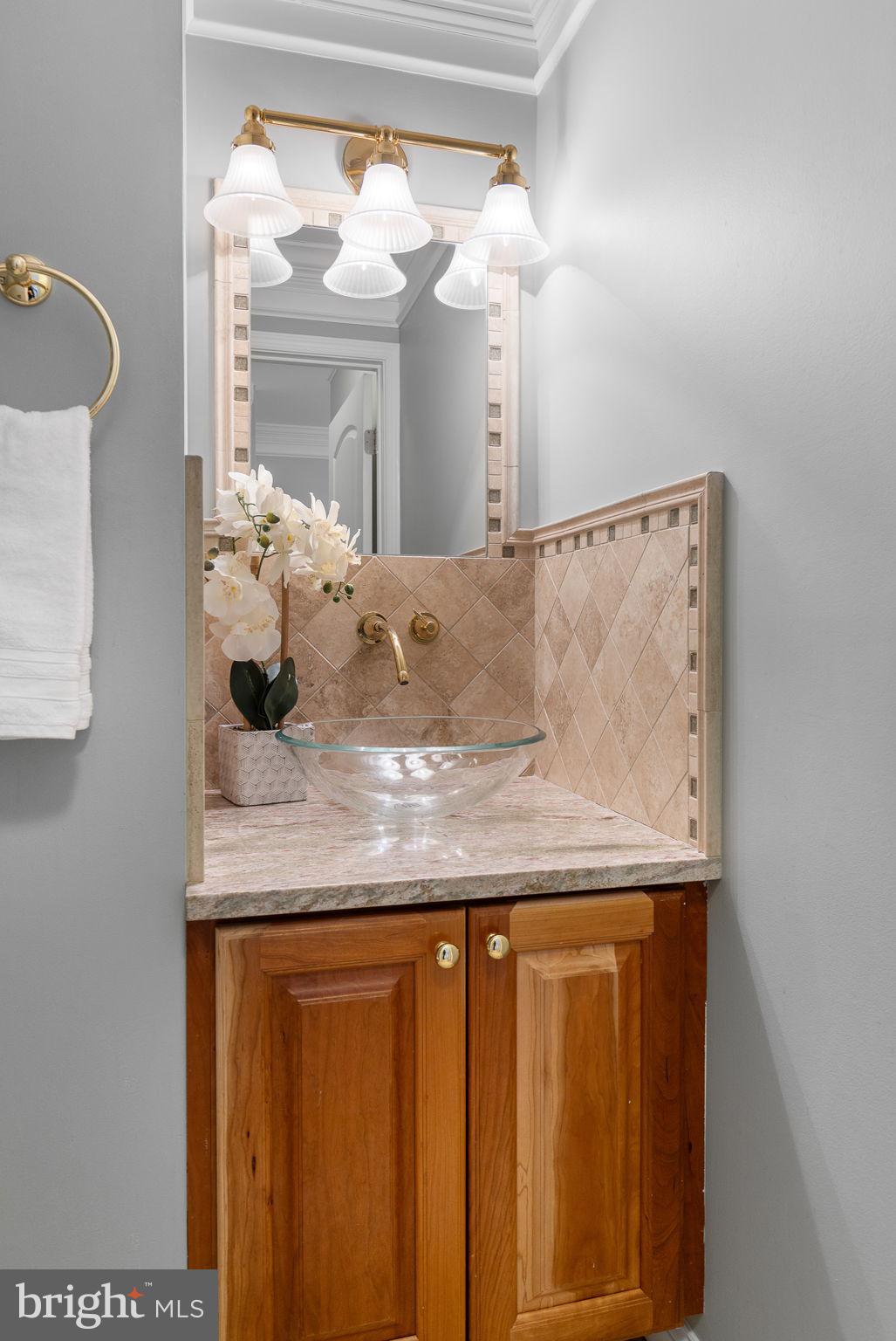 501 Pendleton Street Alexandria, VA 22314 - Photo 12 of 39 Entry level half bath!