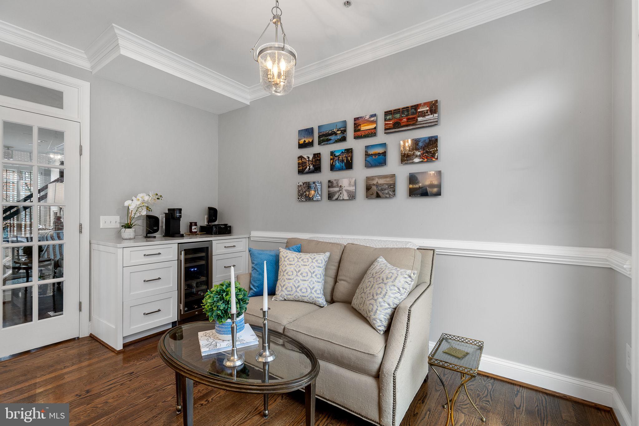 501 Pendleton Street Alexandria, VA 22314 - Photo 23 of 39 Eat-in kitchen with bay window and doors to deck!