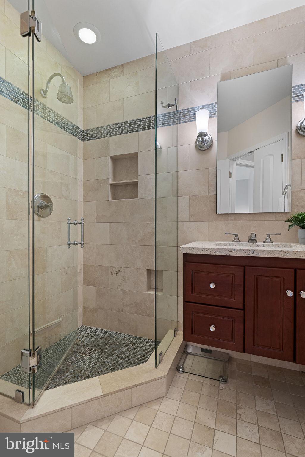 501 Pendleton Street Alexandria, VA 22314 - Photo 29 of 39 Upper level hall bath w designer tile work
