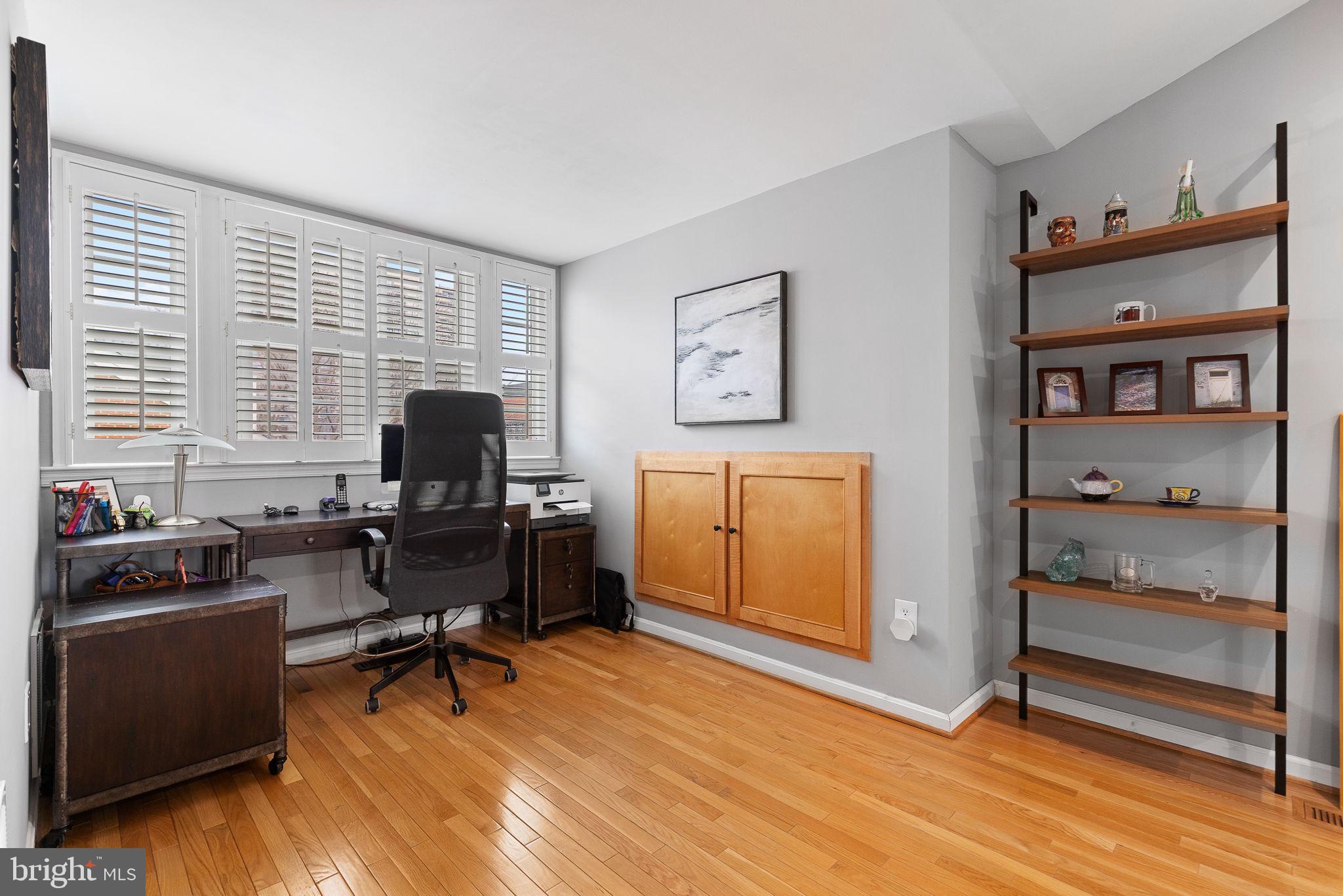 501 Pendleton Street Alexandria, VA 22314 - Photo 33 of 39 Top floor family room or ensuite 3rd bedroom