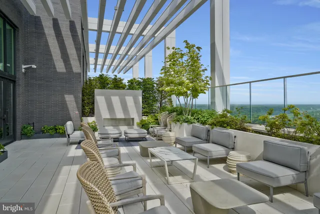 $1,299,000 | 1781 North Pierce Street, Unit 1404, Arlington, VA 22209