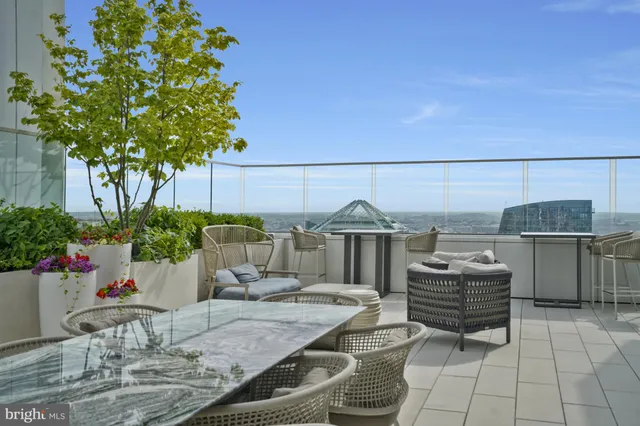 $1,299,000 | 1781 North Pierce Street, Unit 1404, Arlington, VA 22209