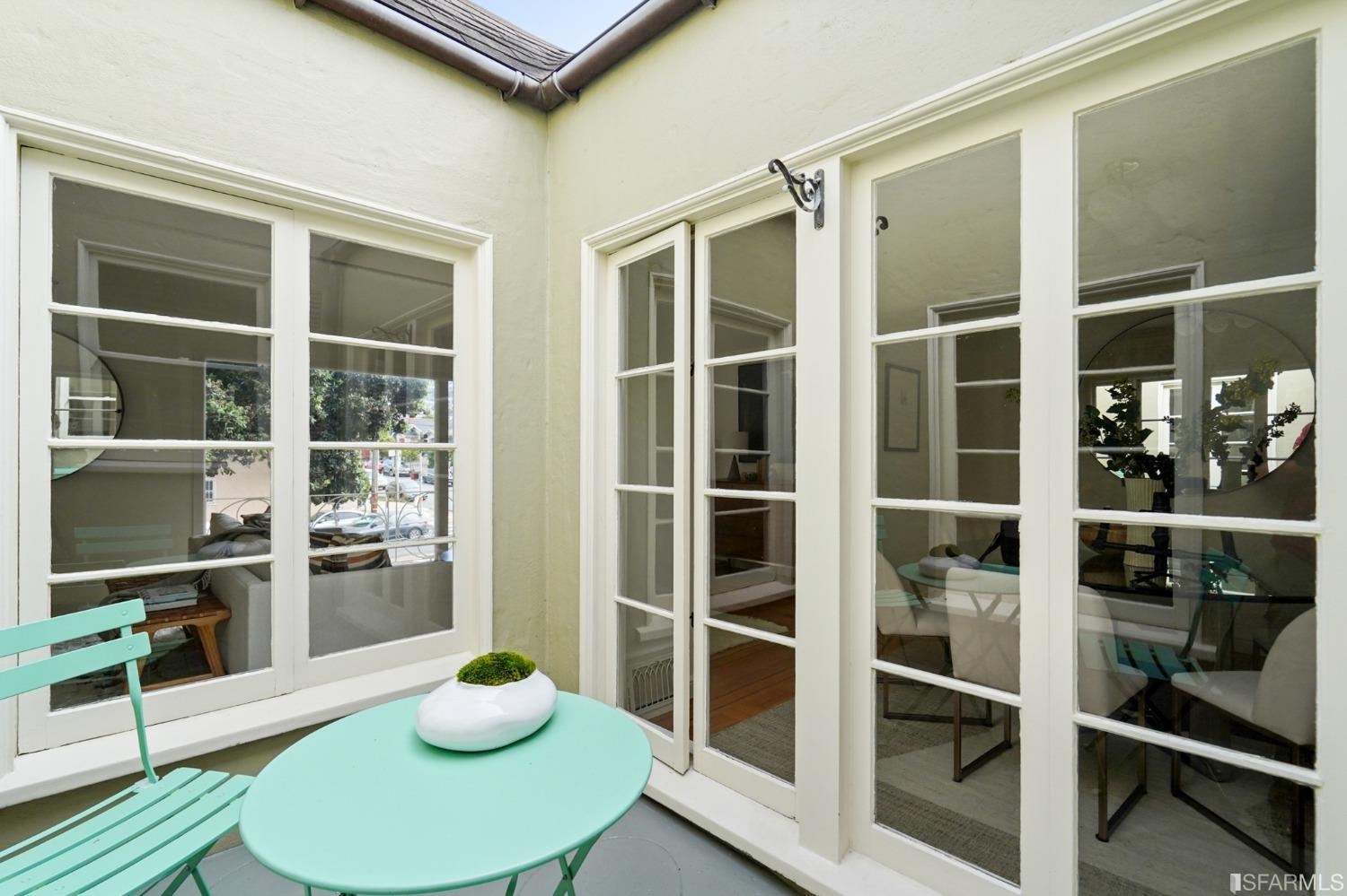 2290 Alemany Boulevard San Francisco, CA 94112 - Photo 19 of 45 a living room with furniture and a potted plant