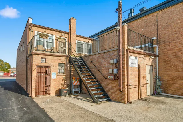 $535,000 | 3837 West 95th Street, Evergreen Park, IL 60805