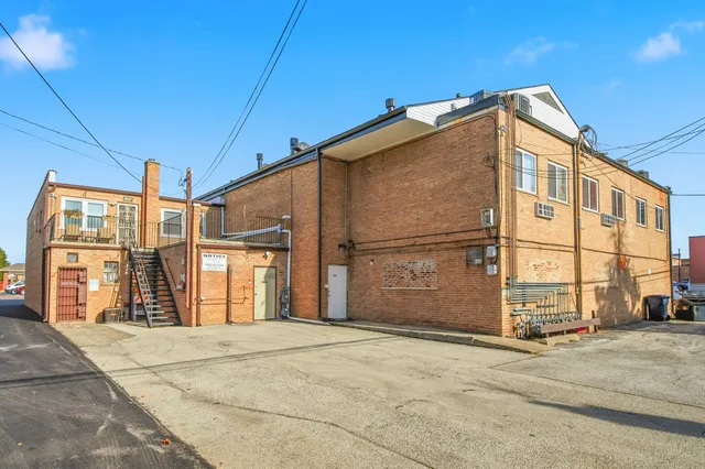 $535,000 | 3837 West 95th Street, Evergreen Park, IL 60805