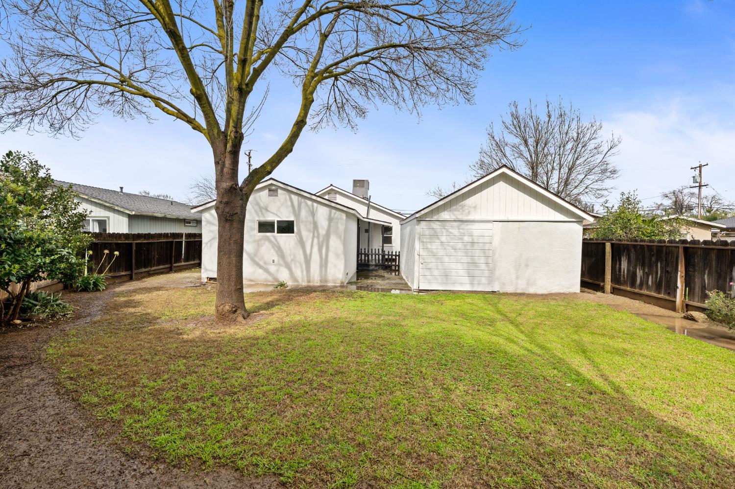 1366 East Alexander Avenue Merced, CA 95340 - Photo 27 of 30 a front view of house with yard and trees