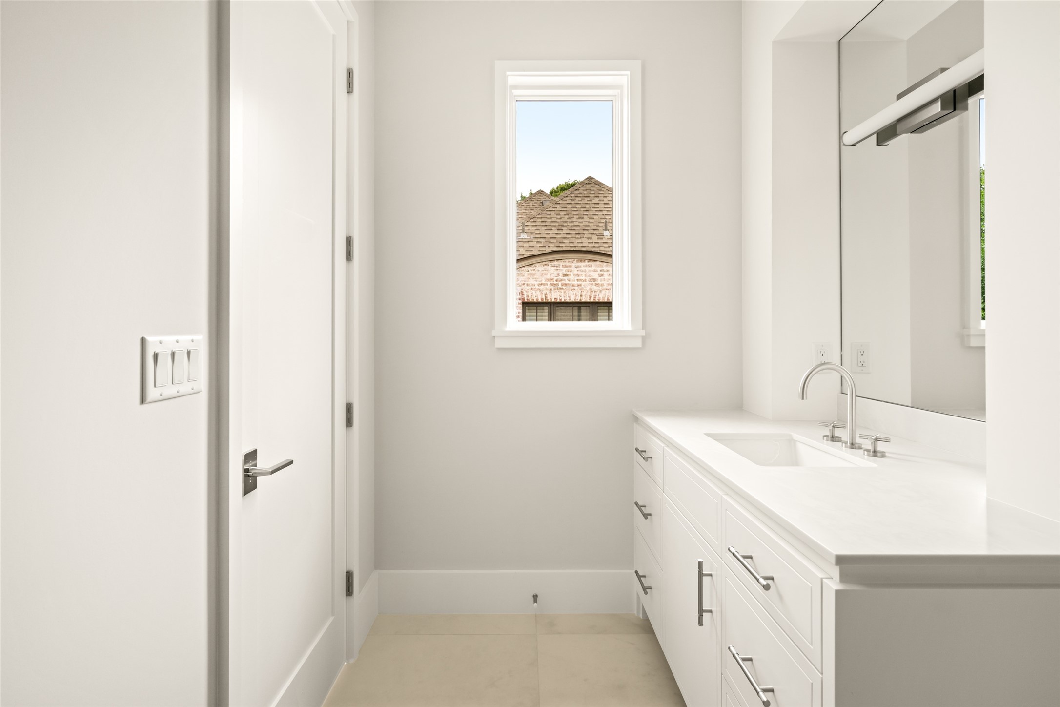 4006 Overbrook Lane Houston, TX 77027 - Photo 39 of 50 Private ensuite bath with a streamlined vanity, clean lines, and a window bringing in natural light.