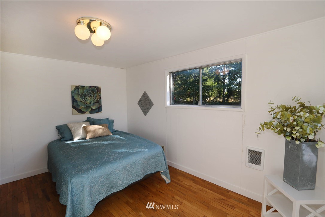 10112 Southwest Cove Road Vashon, WA 98070 - Photo 17 of 25