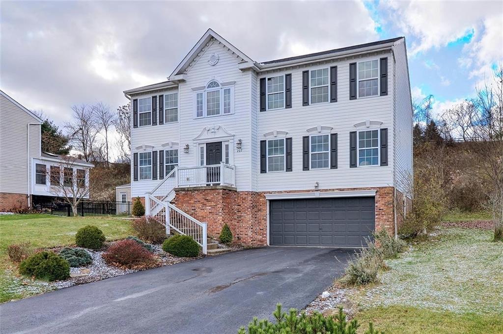 207 Hickory Circle McKees Rocks, PA 15136 - Photo 1 of 25 Gallery Image 1