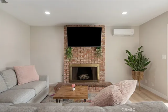 $1,900 | 1540 VÃa Buena, La Verne, CA 91750