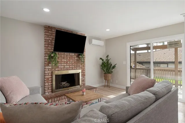 $1,900 | 1540 VÃa Buena, La Verne, CA 91750