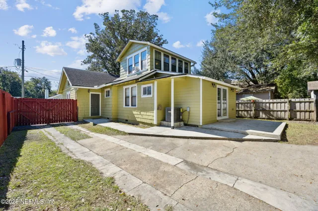 a view of a house with a yard and plants