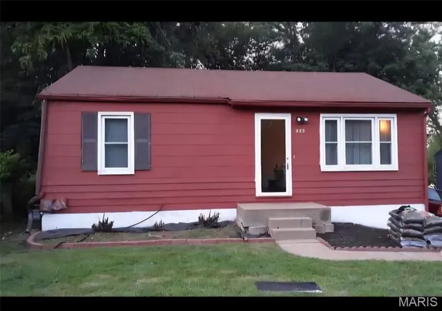 $95,000 | 233 Connolly Drive, Hazelwood, MO 63135