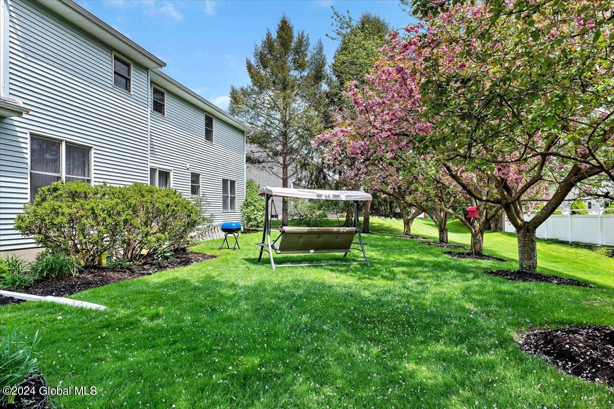 7 Mallard Road Bethlehem, NY 12077 - Photo 6 of 36 06-P1129004