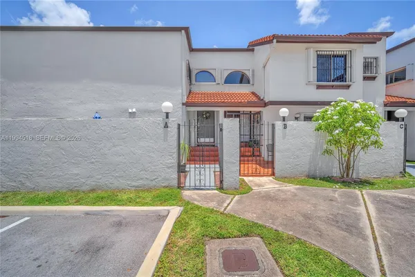 $470,000 | 1321 Southwest 124th Court, Unit 18A, Miami, FL 33184