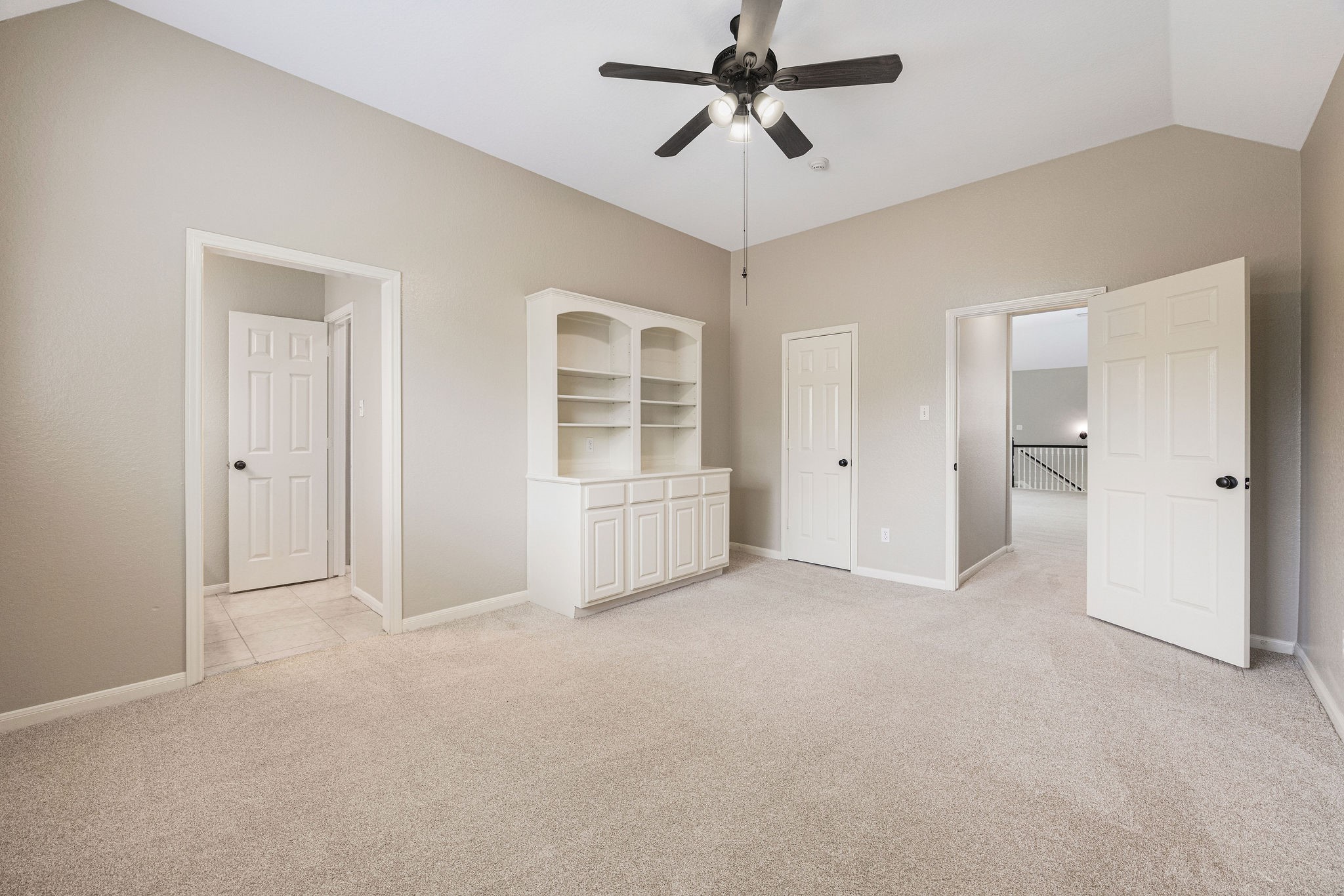 9603 Randon Lane Missouri City, TX 77459 - Photo 34 of 50 Bedroom 2 also off of the game room with a built-in cabinet and spacious walk-in closet shares a Jack and Jill bath with the hall that leads to the other 2 bedrooms.