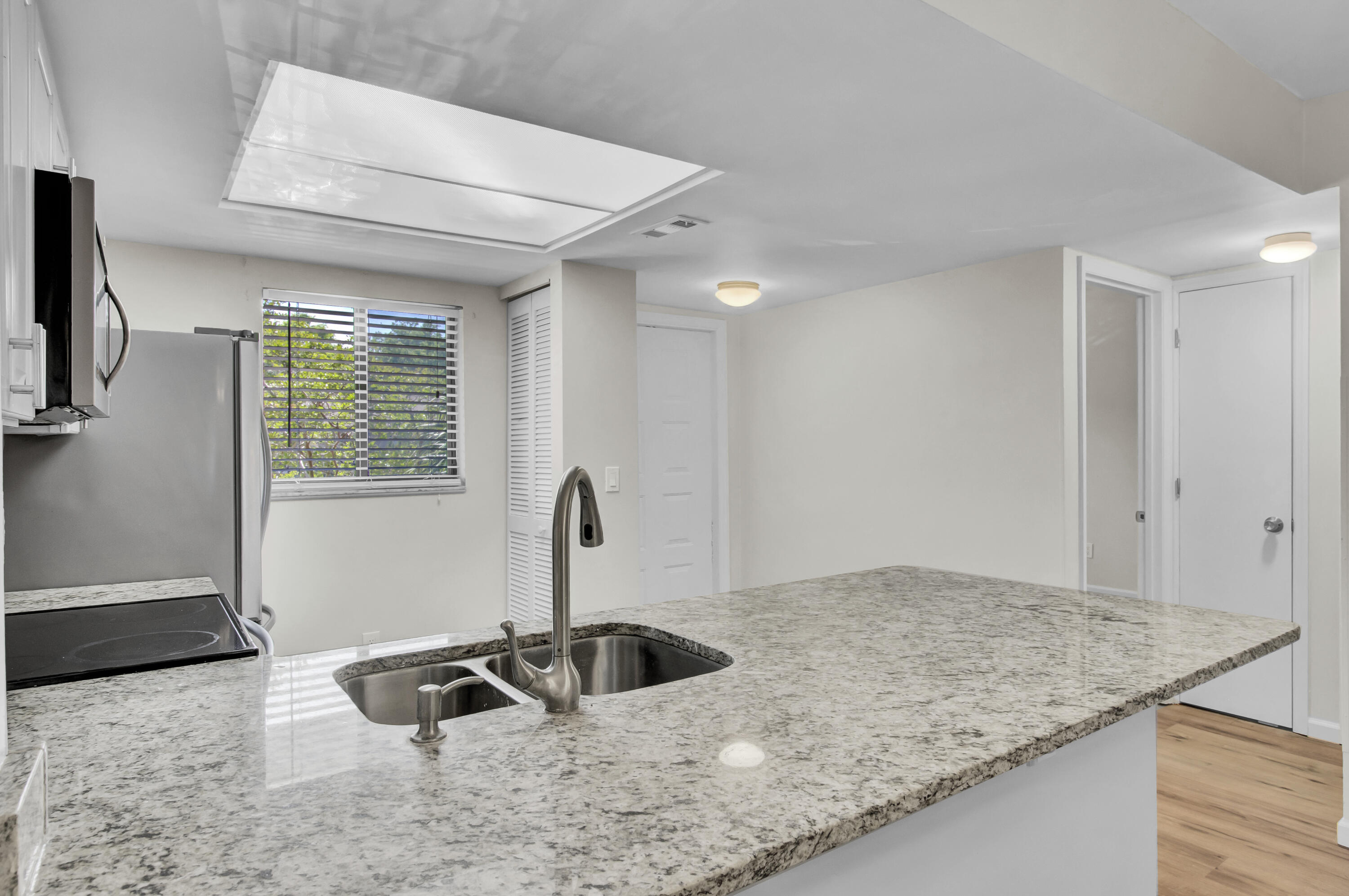 2182 Bees Ferry Road, Unit G Charleston, SC 29414 - Photo 7 of 34 (8)