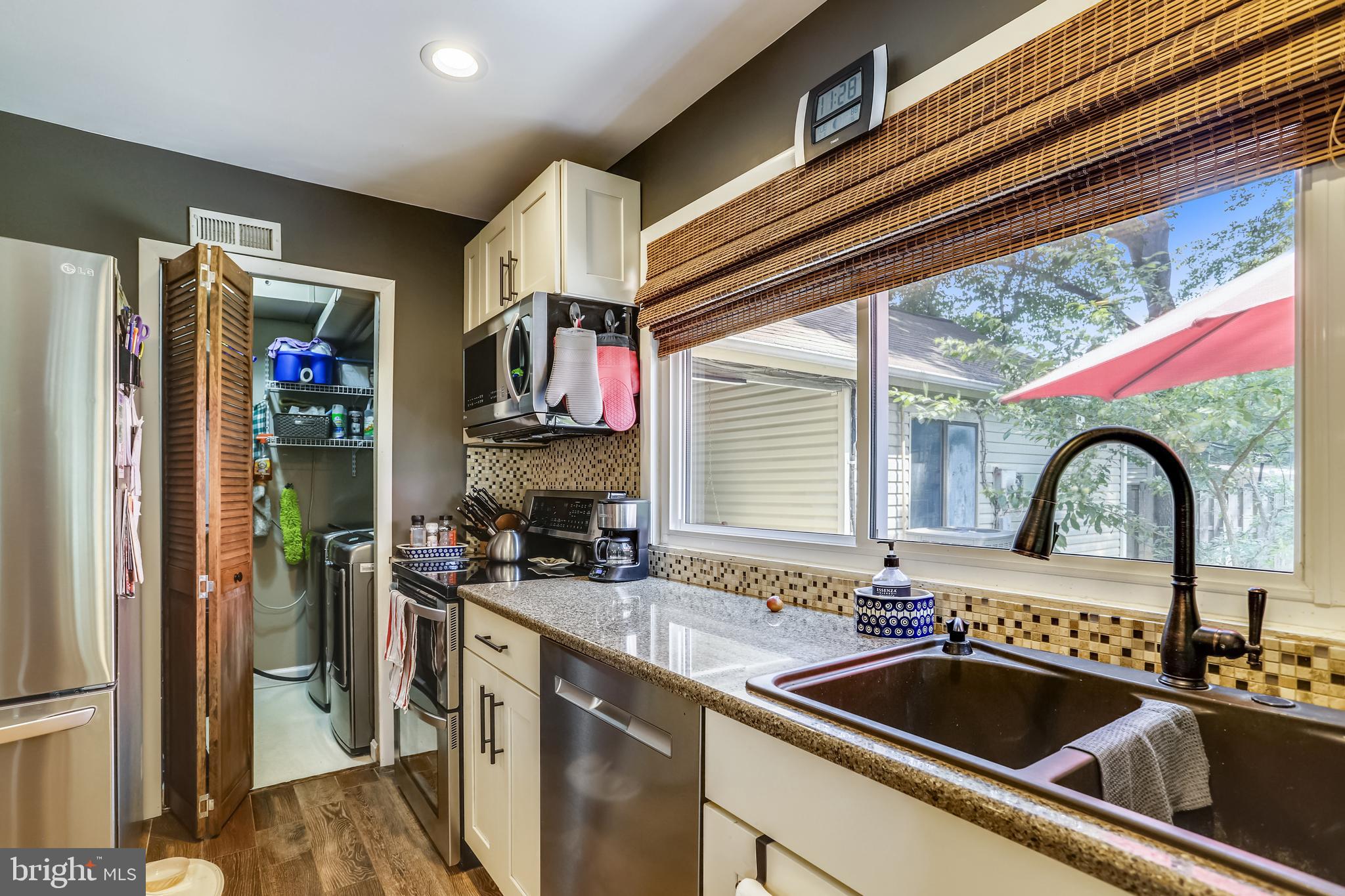 49 Thrush Road Sterling, VA 20164 - Photo 13 of 62 Kitchen view to backyard