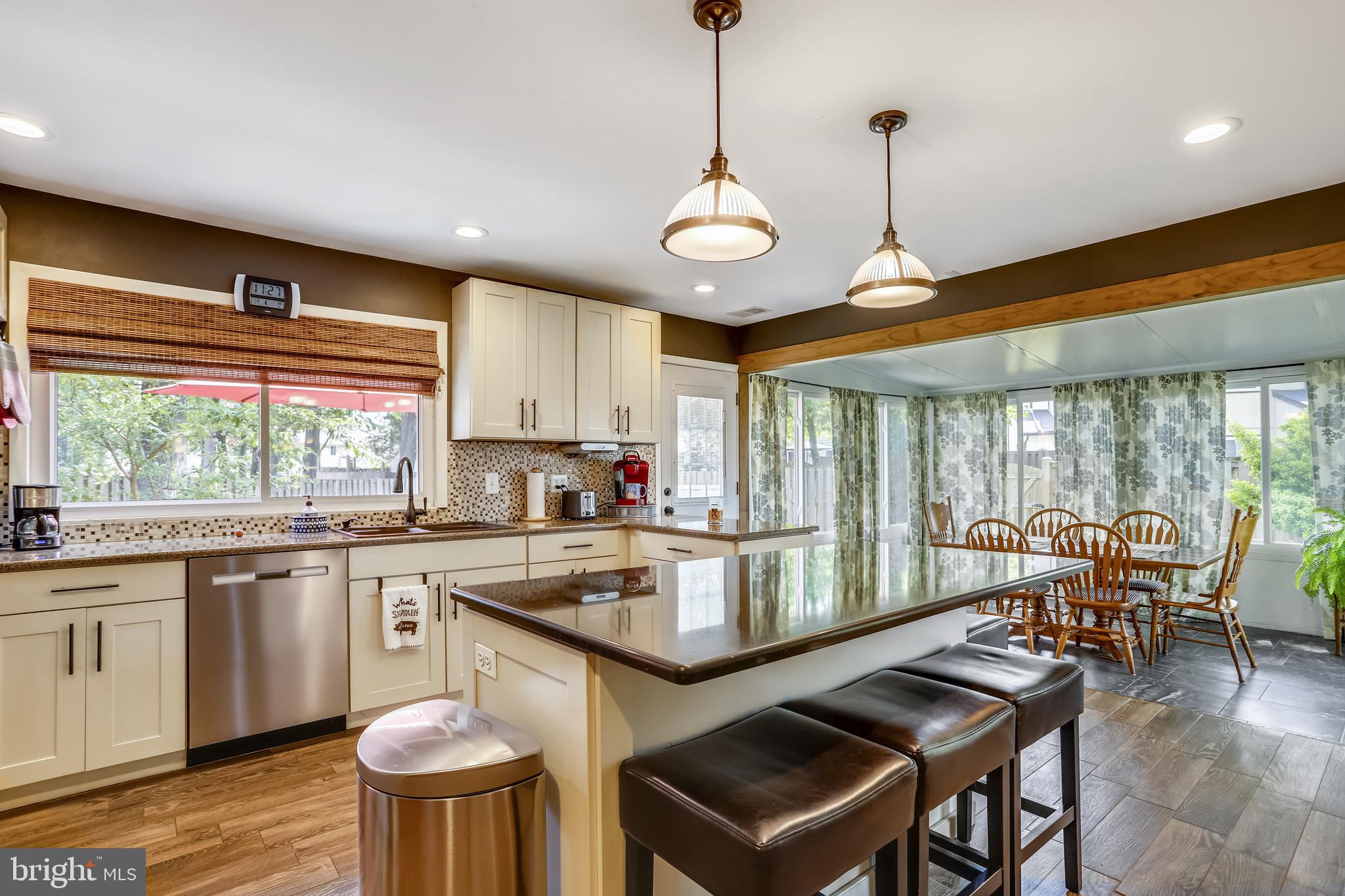 49 Thrush Road Sterling, VA 20164 - Photo 17 of 62 Very open kitchen with tons of natural light!