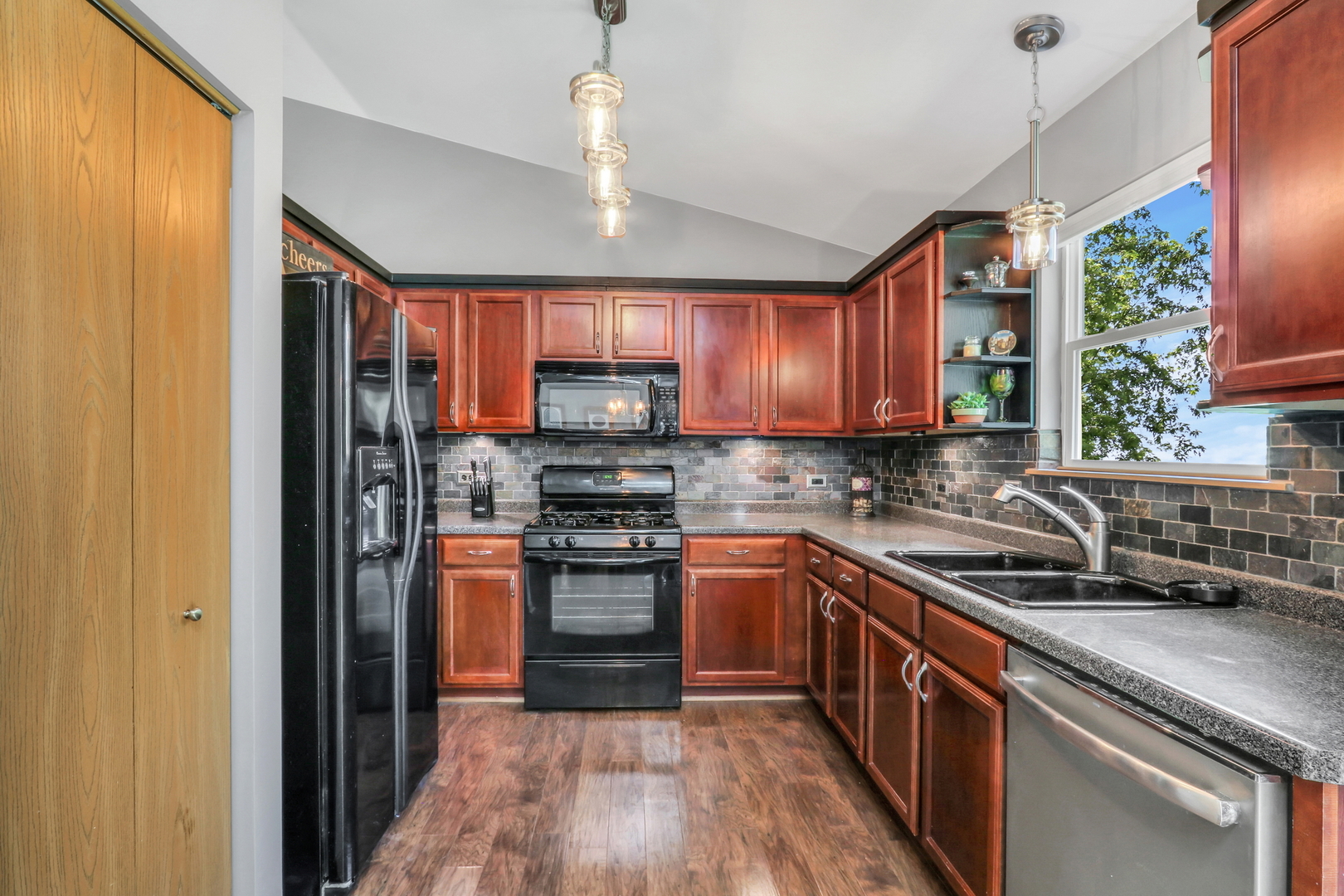 1111 Pheasant Run Zion, IL 60099 - Photo 11 of 38