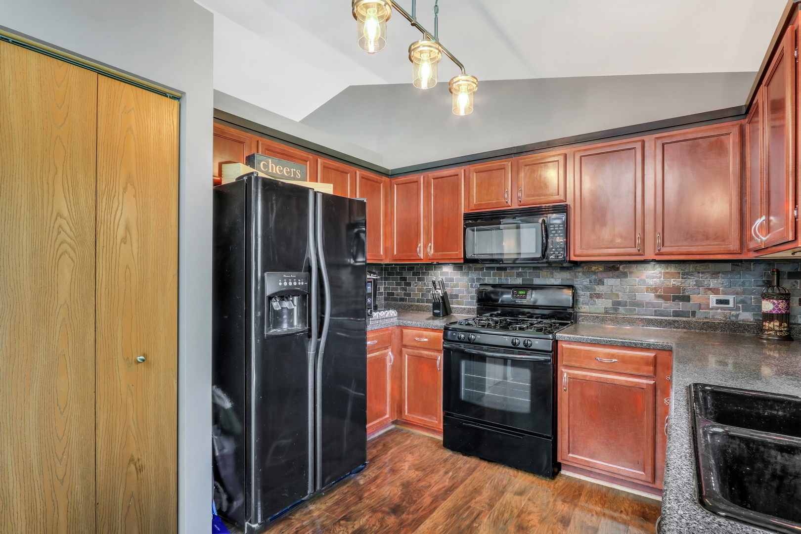 1111 Pheasant Run Zion, IL 60099 - Photo 12 of 38