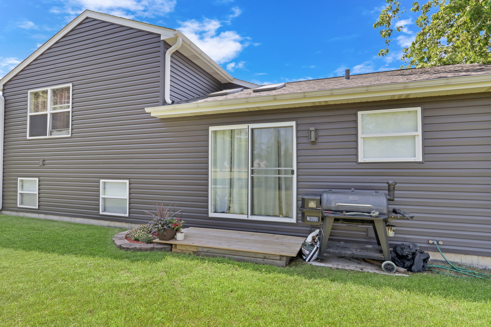 1111 Pheasant Run Zion, IL 60099 - Photo 33 of 38