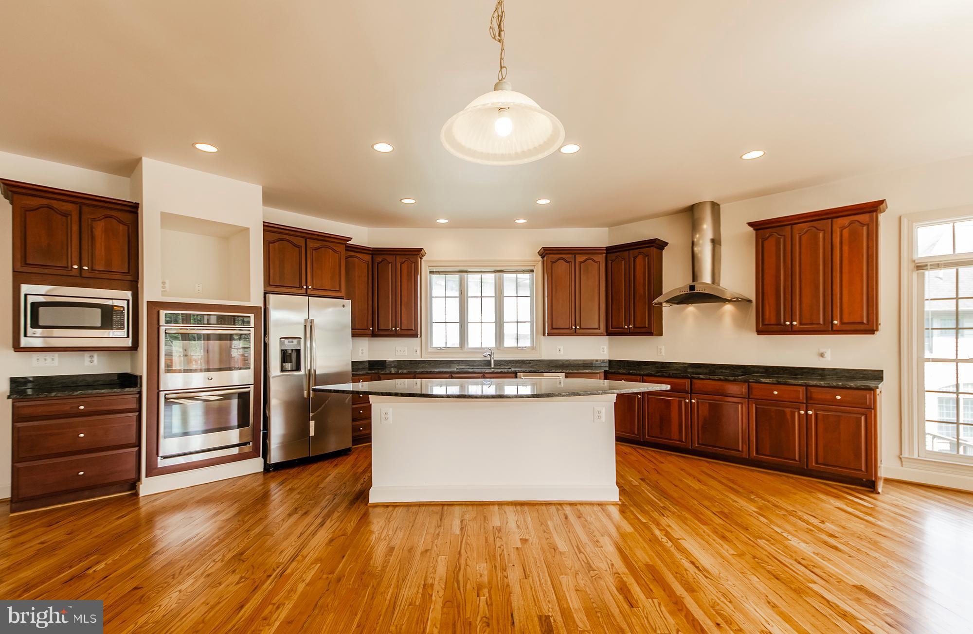 9005 Edgepark Road Vienna, VA 22182 - Photo 12 of 37 Kitchen