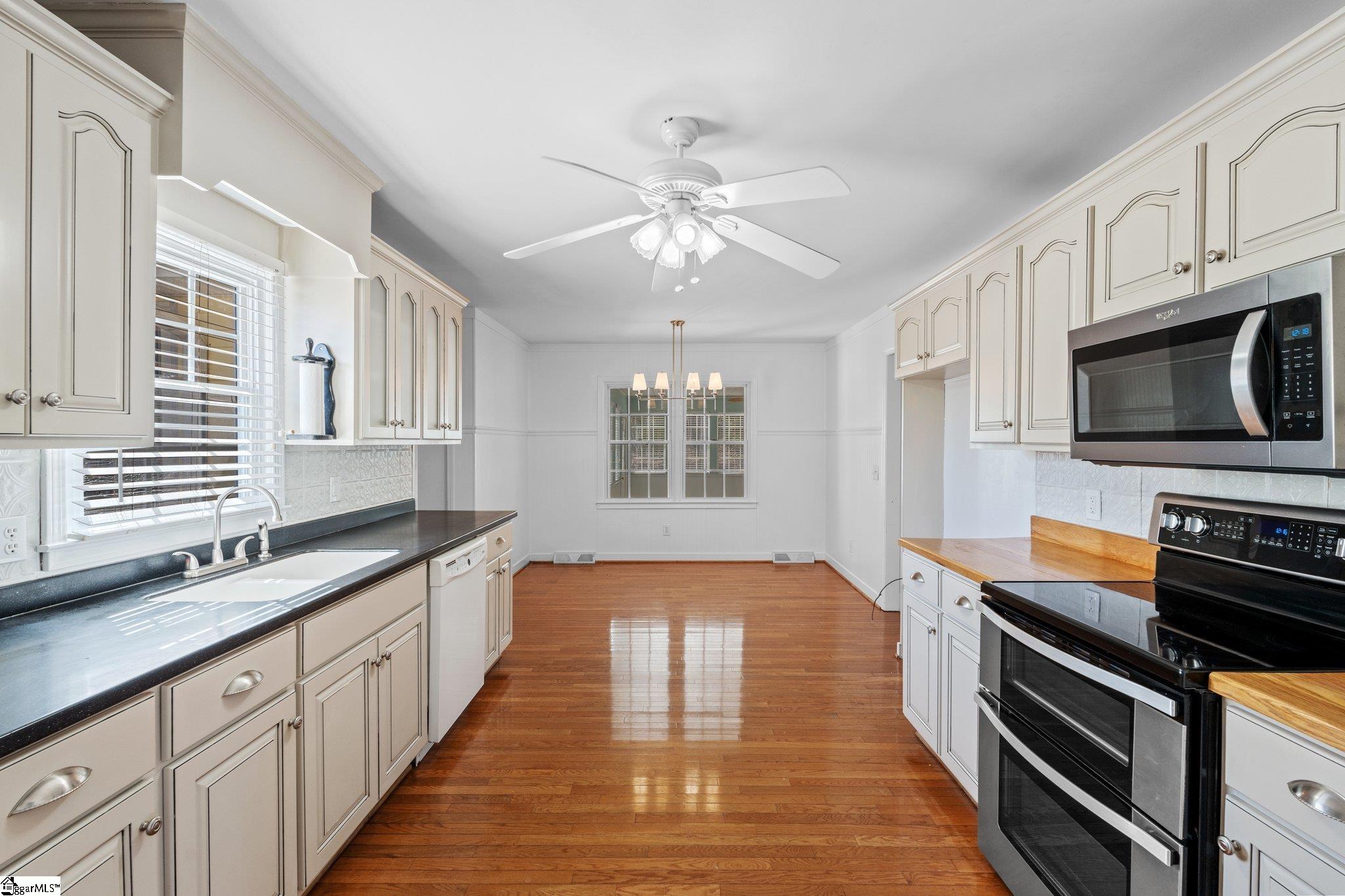 407 Saluda Road Williamston, SC 29697 - Photo 3 of 23