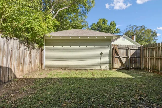 a view of a backyard of the house