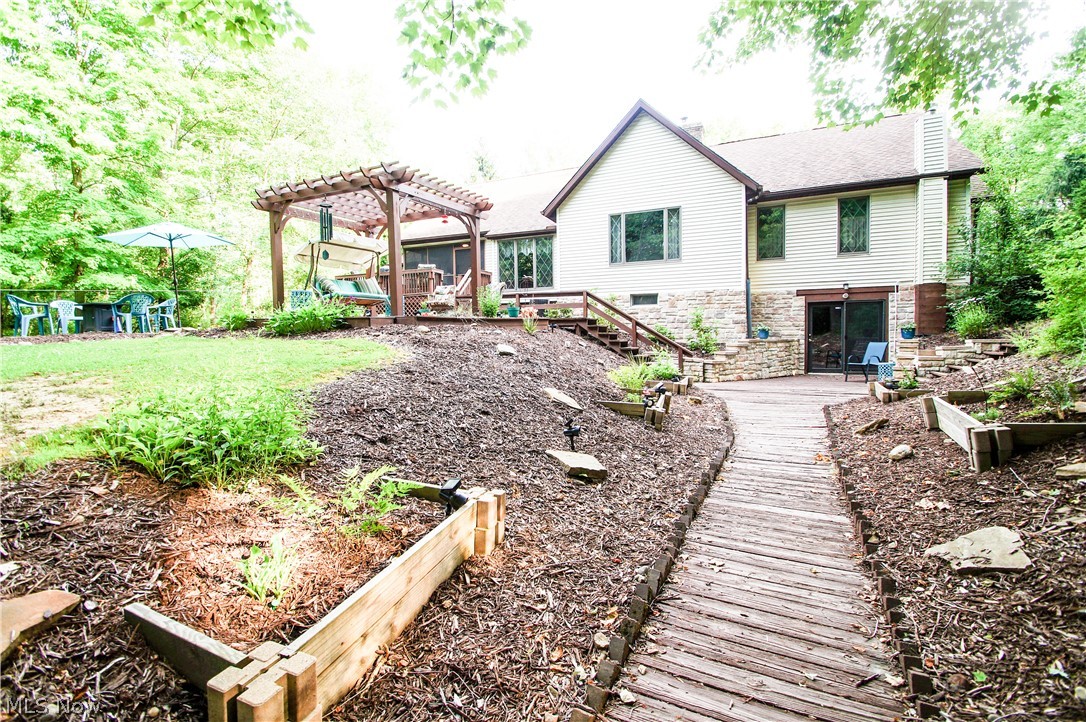 9285 Mentor Road Chardon, OH 44024 - Photo 6 of 31