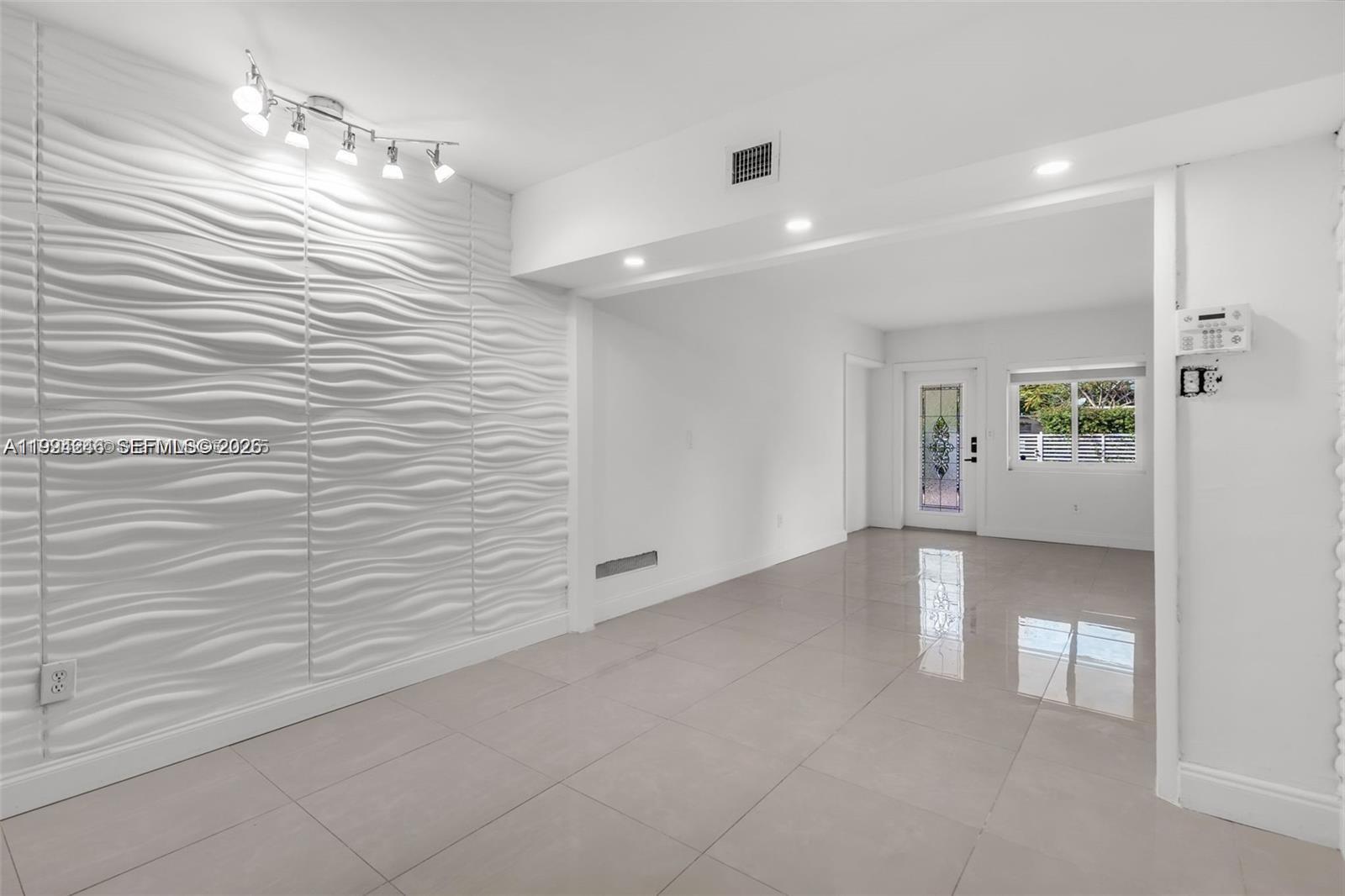 3800 Charles Terrace Miami, FL 33133 - Photo 4 of 16 a view of a hallway with closet