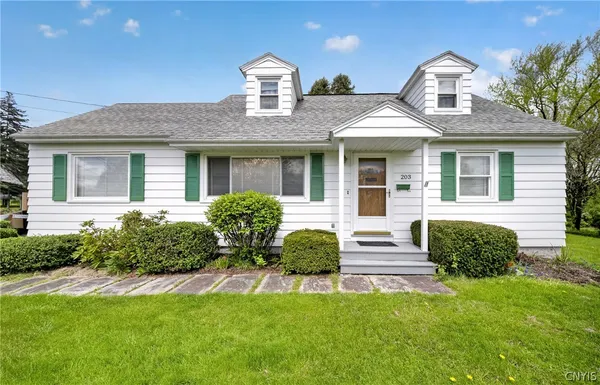 $250,000 | 203 Chestnut Heights Drive, Salina, NY 13088
