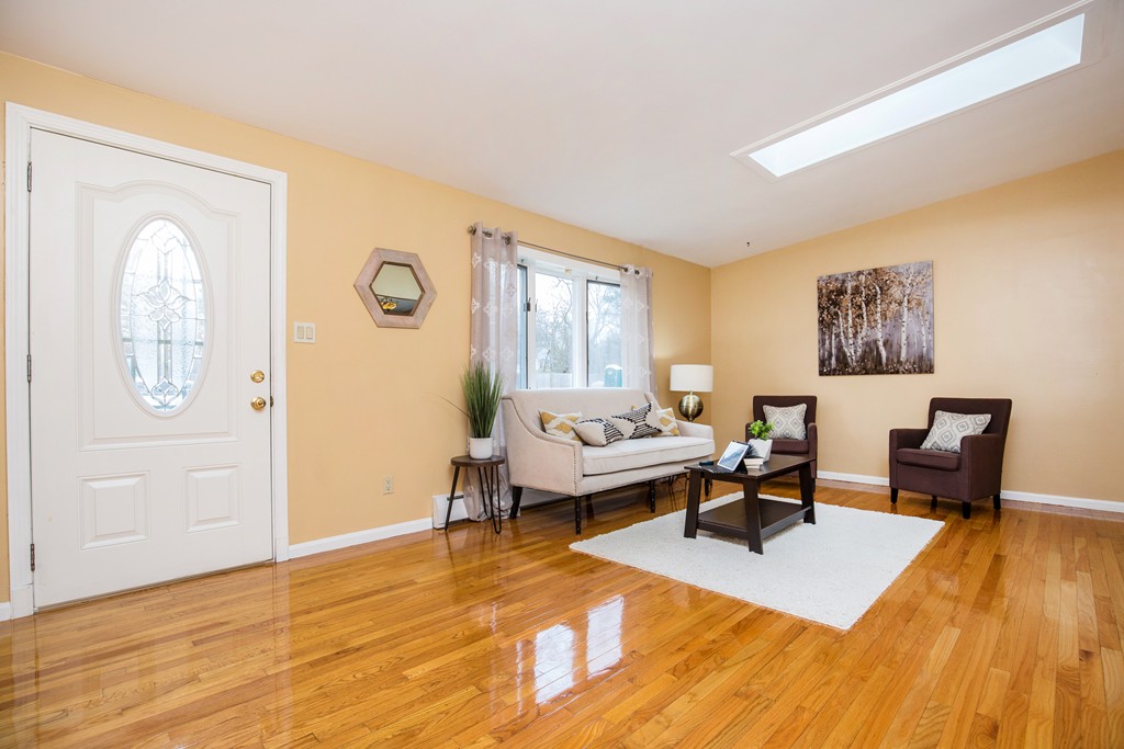 27 Sedalia Road Burlington, MA 01803 - Photo 4 of 30 Gallery Image 4