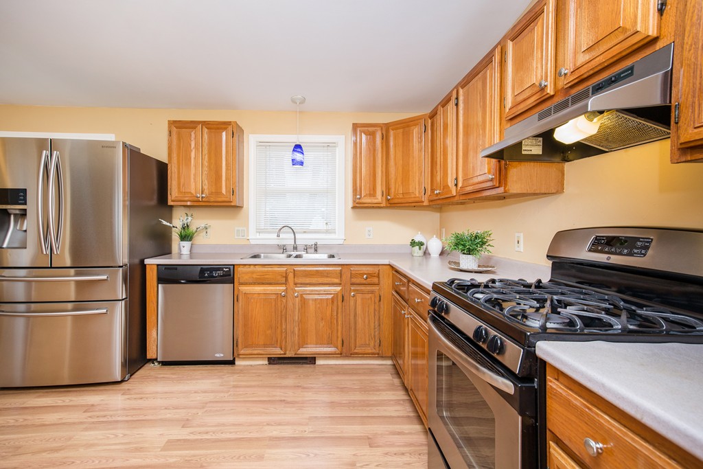 27 Sedalia Road Burlington, MA 01803 - Photo 9 of 30 Gallery Image 9