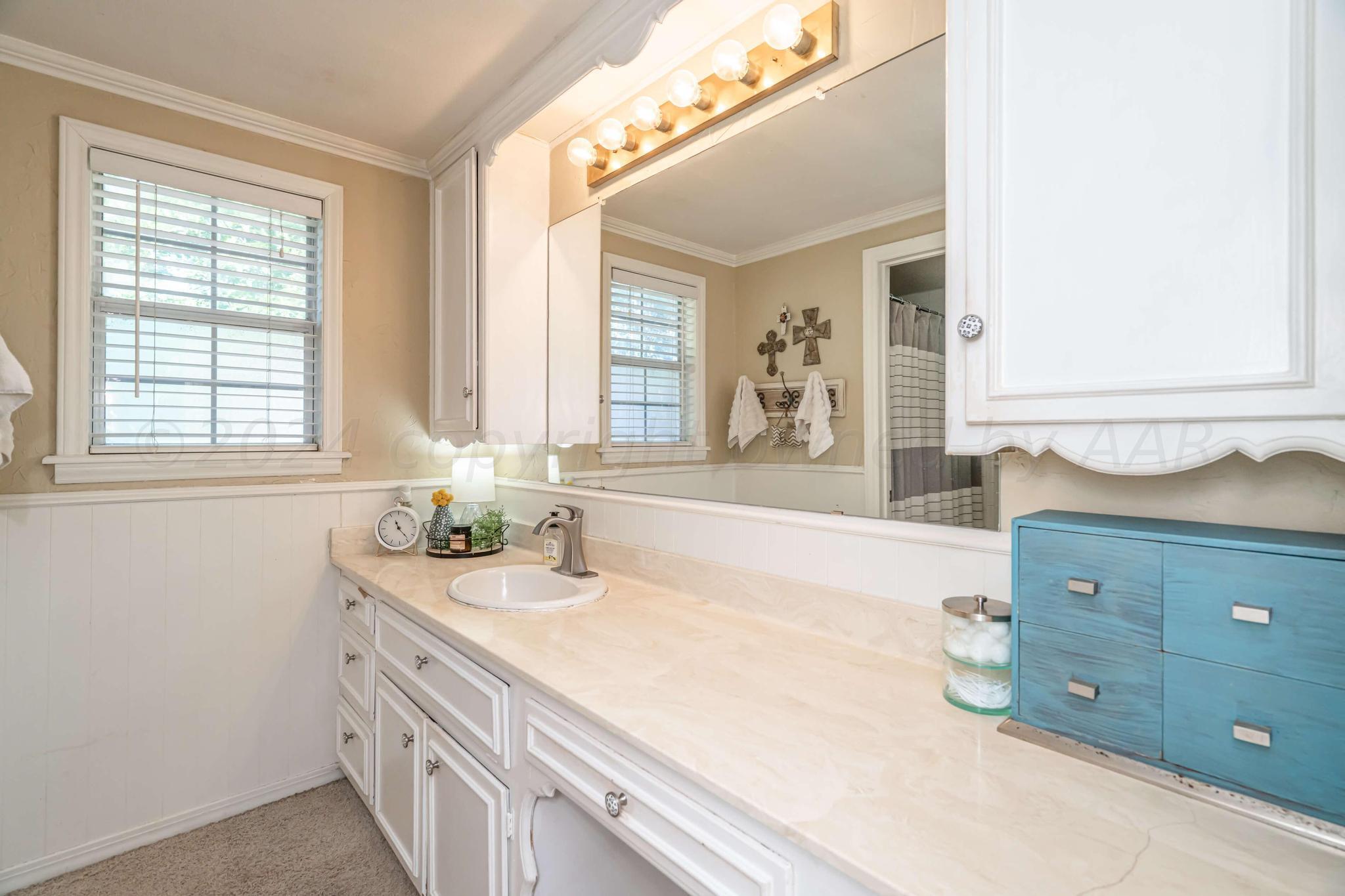 3304 Bedford Road Amarillo, TX 79106 - Photo 14 of 30 3304 Bedford-18 BATHROOM
