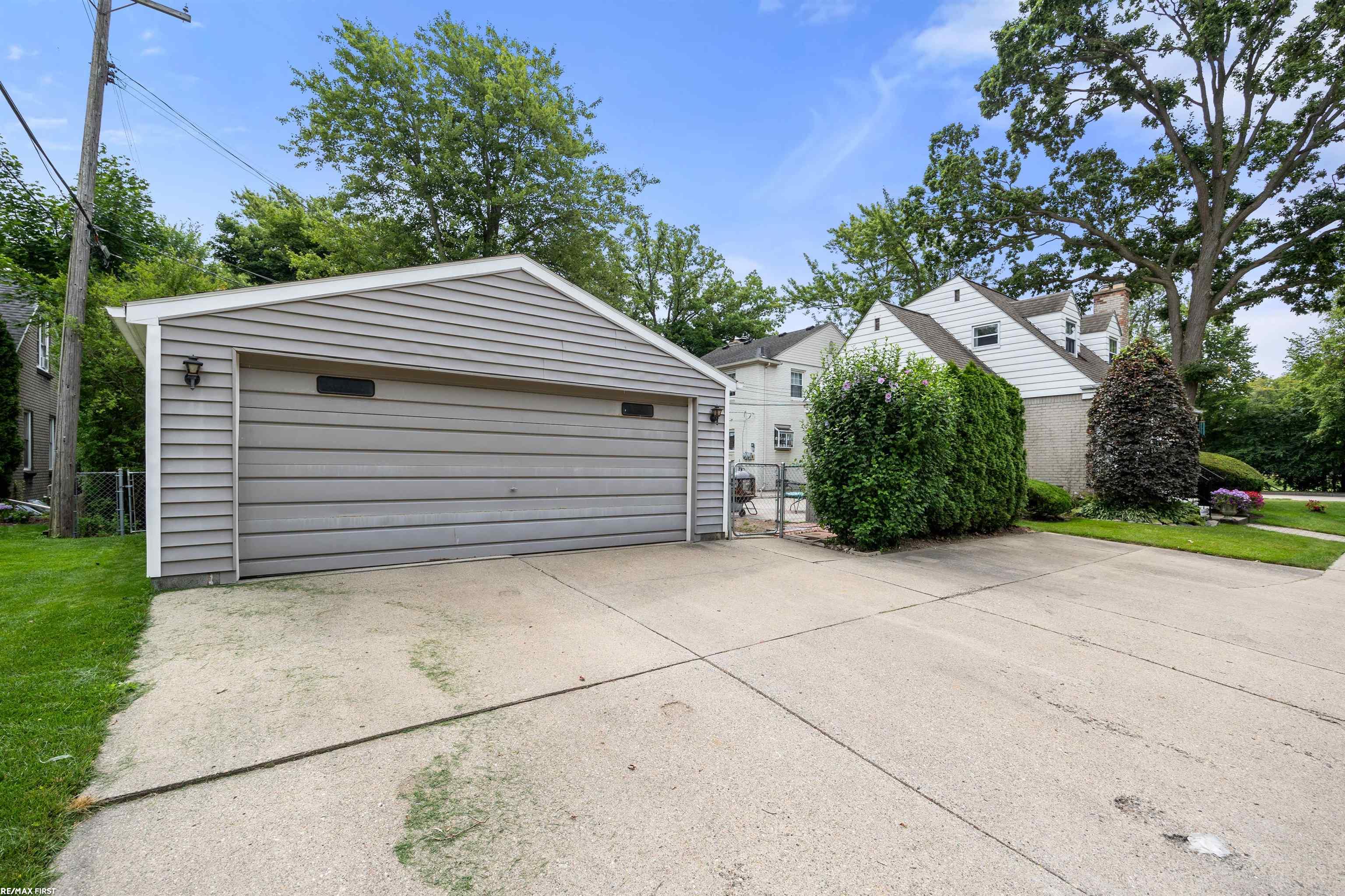 1400 Vernier Road Grosse Pointe, MI 48236 - Photo 32 of 33 50150529-601A31DB-C524-4A23-99F0-FEB98DE18229.JPG