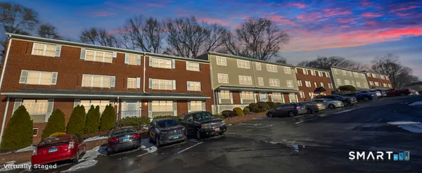 $2,000 | 50 Greenhouse Road, Unit 65D, Bridgeport, CT 06606