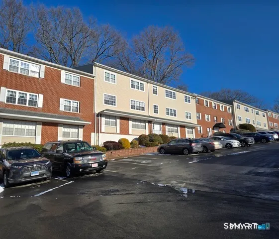 $2,200 | 50 Greenhouse Road, Unit 65D, Bridgeport, CT 06606