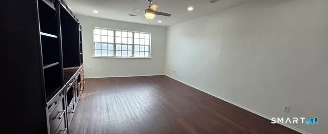 $2,200 | 50 Greenhouse Road, Unit 65D, Bridgeport, CT 06606