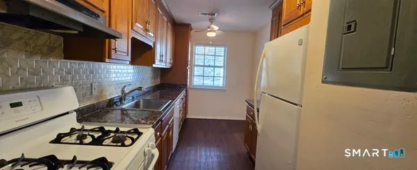 $2,000 | 50 Greenhouse Road, Unit 65D, Bridgeport, CT 06606
