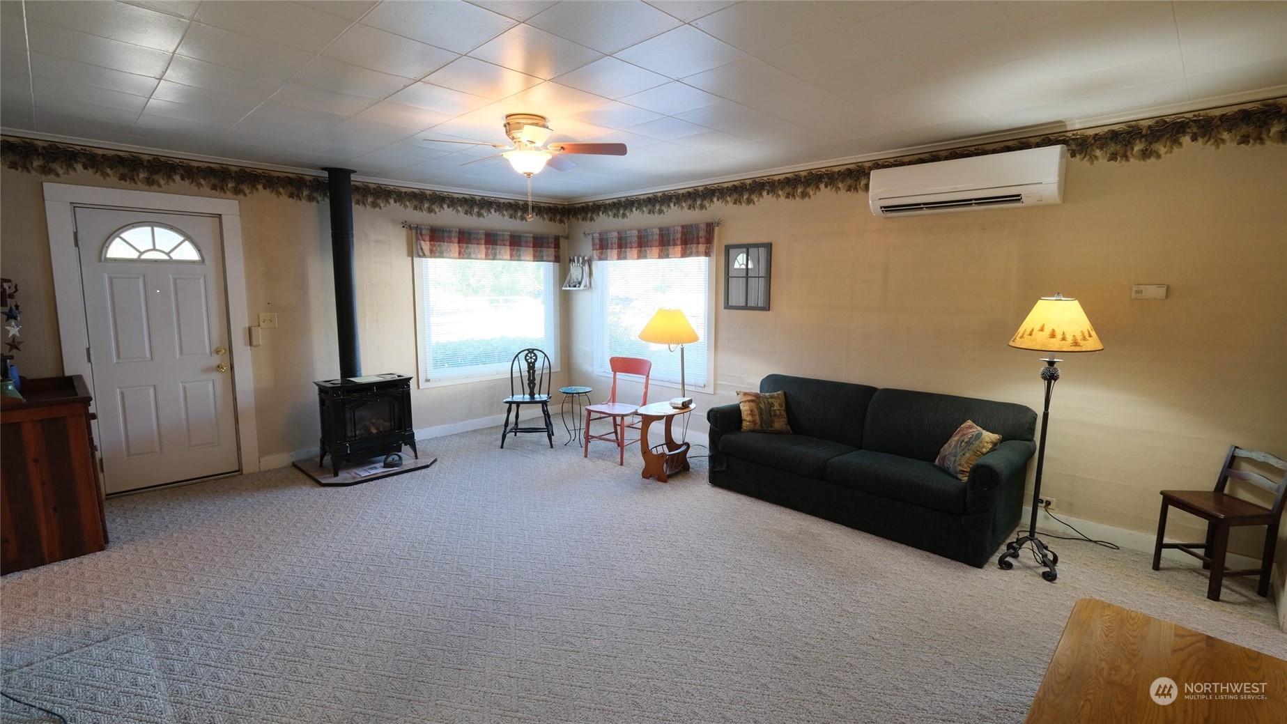 1146 Koontz Road Chehalis, WA 98532 - Photo 17 of 39 a living room with furniture and a chandelier